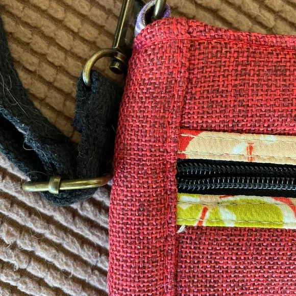 PRICE DROP! NWT Boho canvas shoulder bag with floral appliqués - Picture 10 of 16